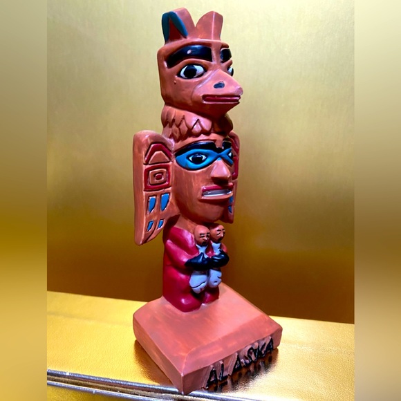 NATIVE AMERICAN VINTAGE TOTEM POLE ALASKA SOUVENIR RESIN 5” - Picture 9 of 13